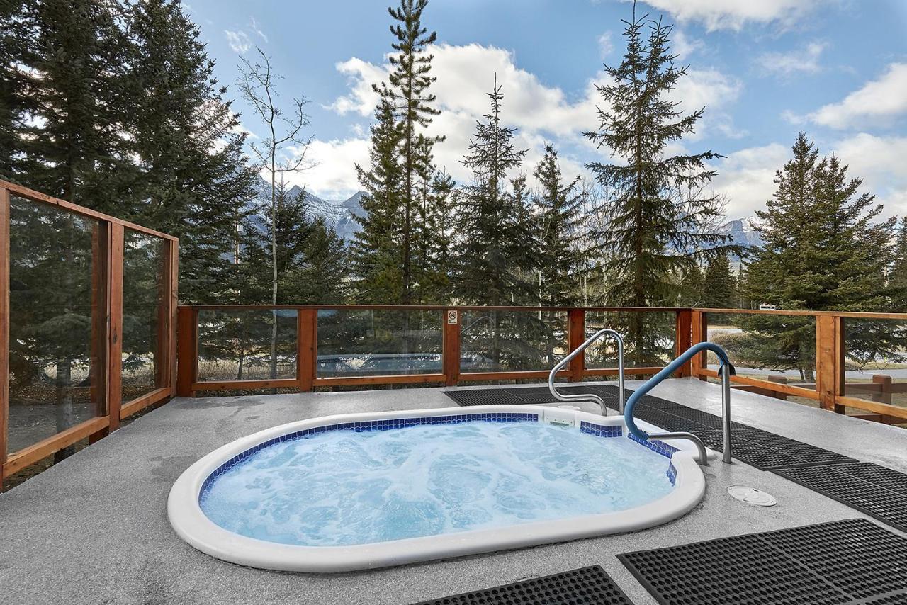 Mountain View Escape With Open Hot Tub, Views!! Villa Canmore Luaran gambar