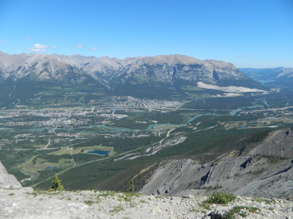 Mountain View Escape With Open Hot Tub, Views!! Villa Canmore Luaran gambar